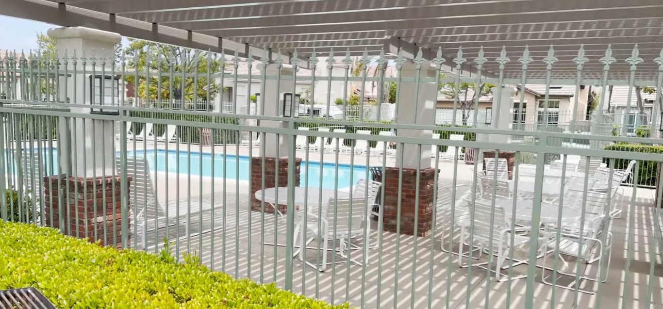 Safety-compliant pool fencing installation in Ivins, UT with aluminum design